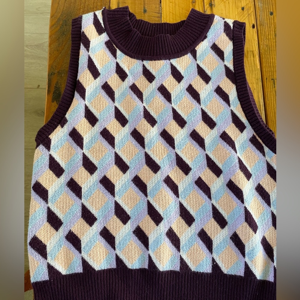 Forever 21 retro sweater tank. Size M